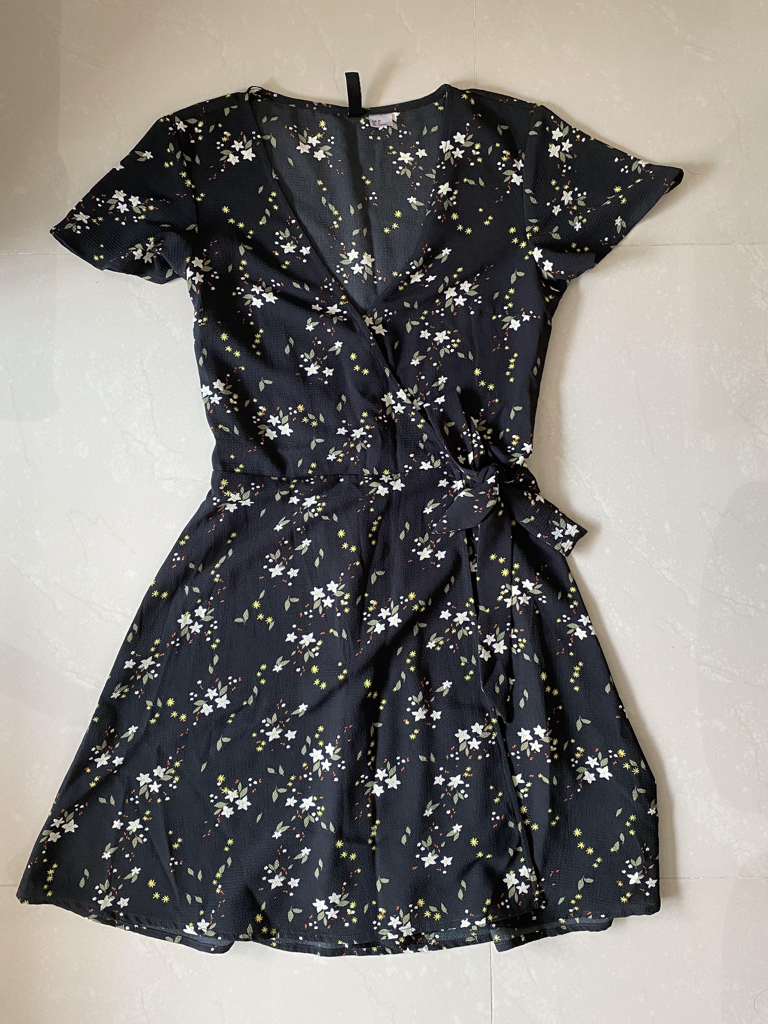 H M Floral Wrap Dress In Forest Green Women S Fashion Clothes Dresses Skirts On Carousell