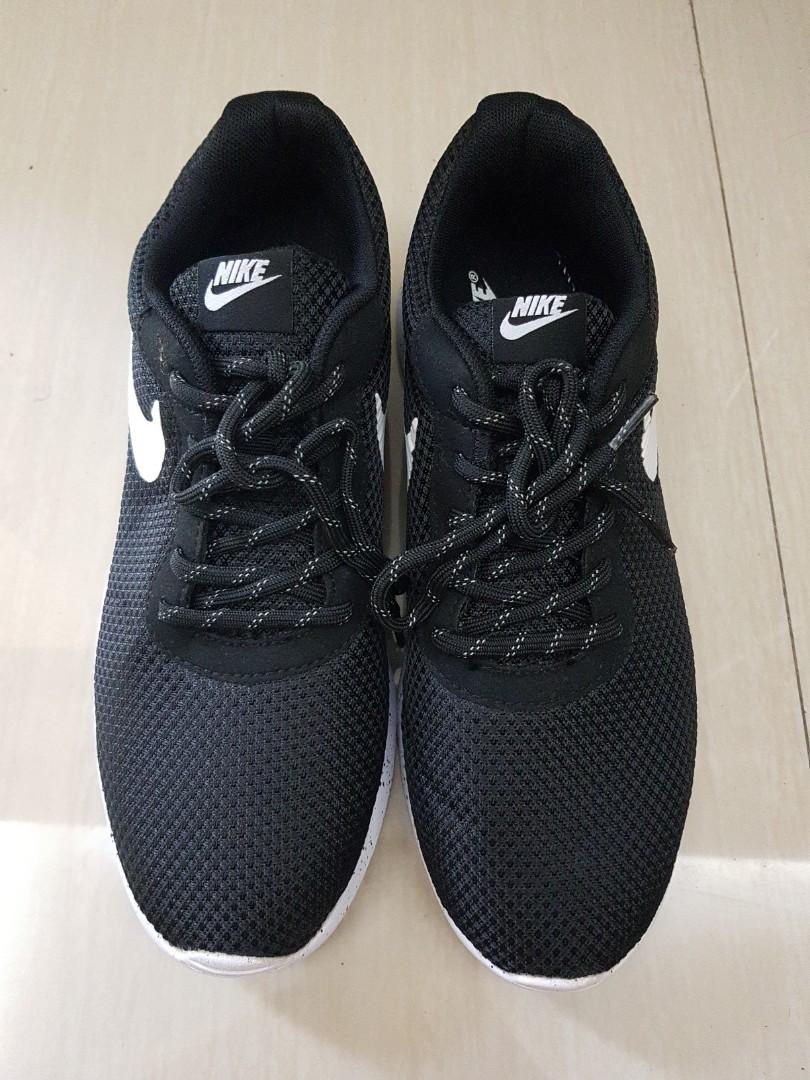 Black nike with white check sales