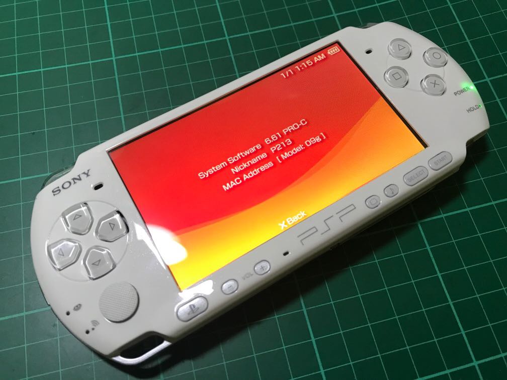 PlayStation Portable - PSP-3000 Pearl White＋ソフト（モンハン、NBA、デジモン） Sony PSP3000 Launch Edition Pearl White Handheld System for