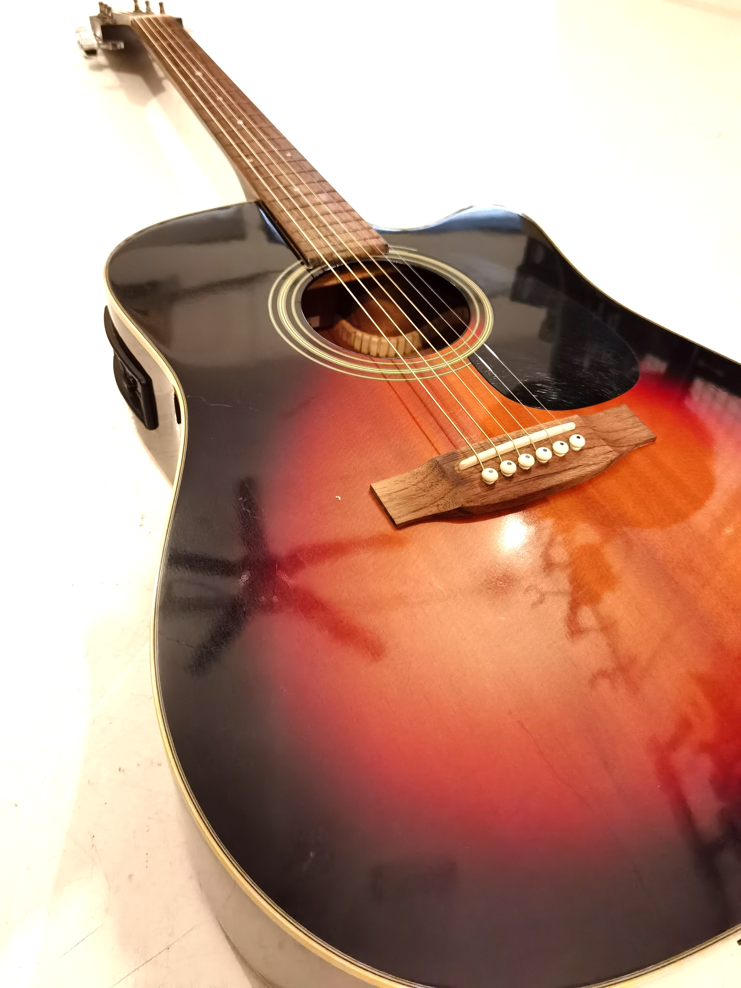 Takamine Acoustic Guitar With BuiltIn Pick up Cutaway Design, Hobbies & Toys, Music & Media