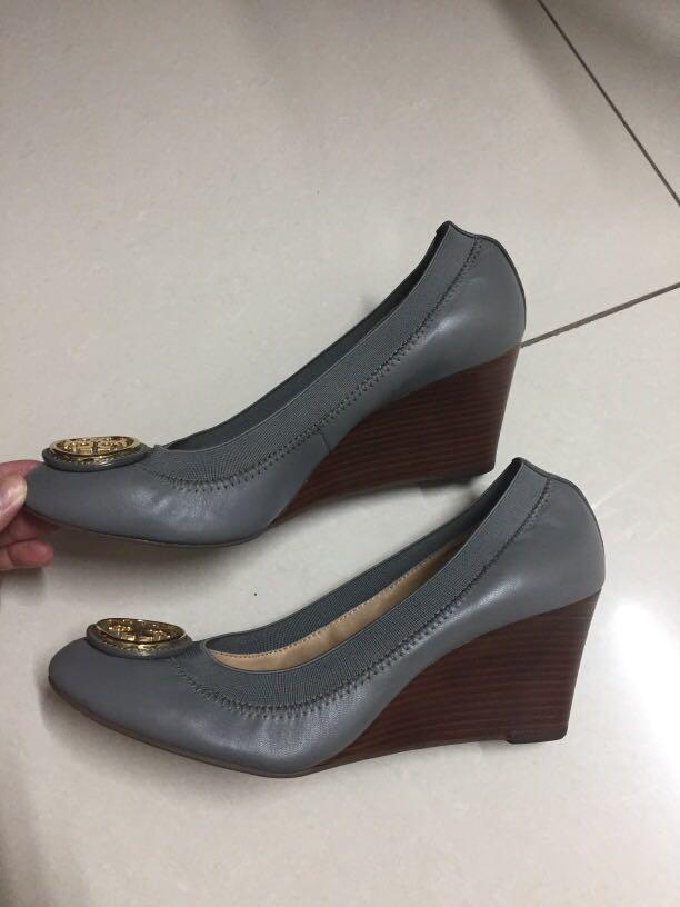 tory burch caroline wedge