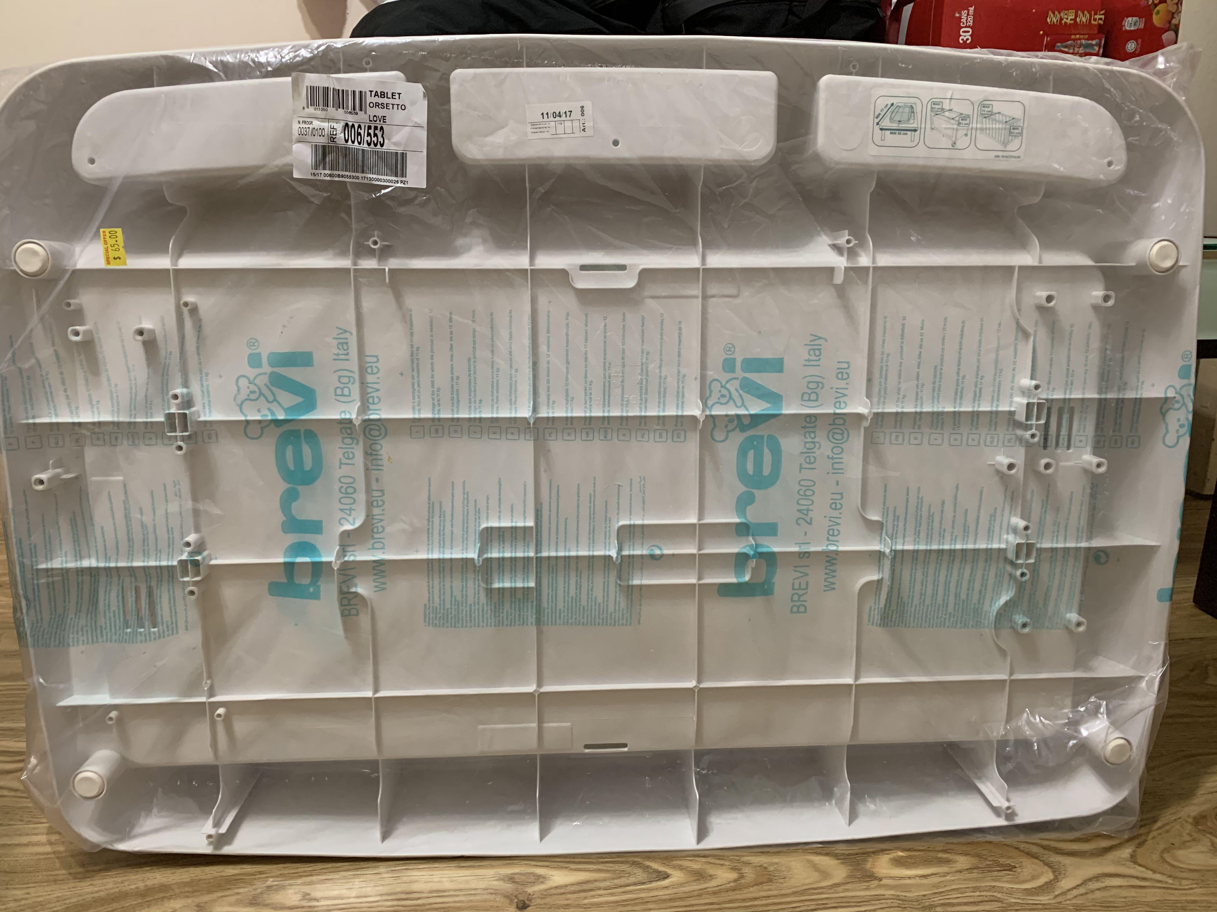 Brevi changing table outlet