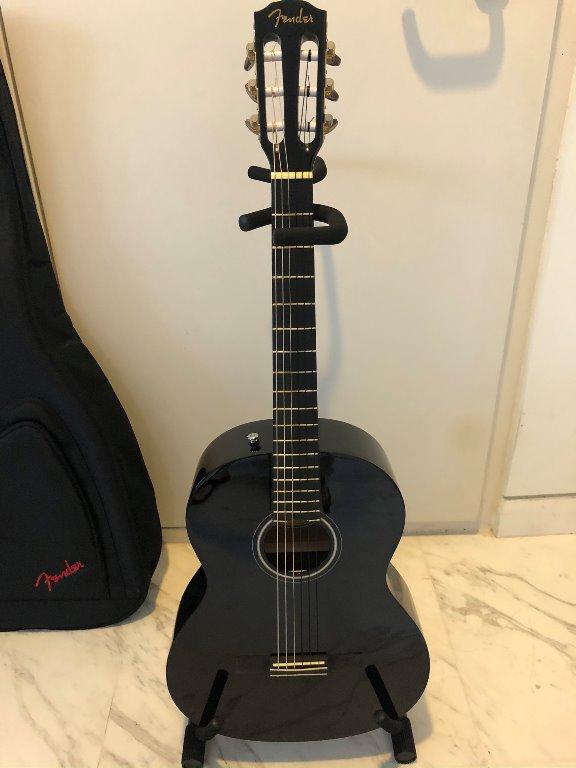Combo Fender CN60S Nylon String Classical Guitar + Fender FAC610 Gig
