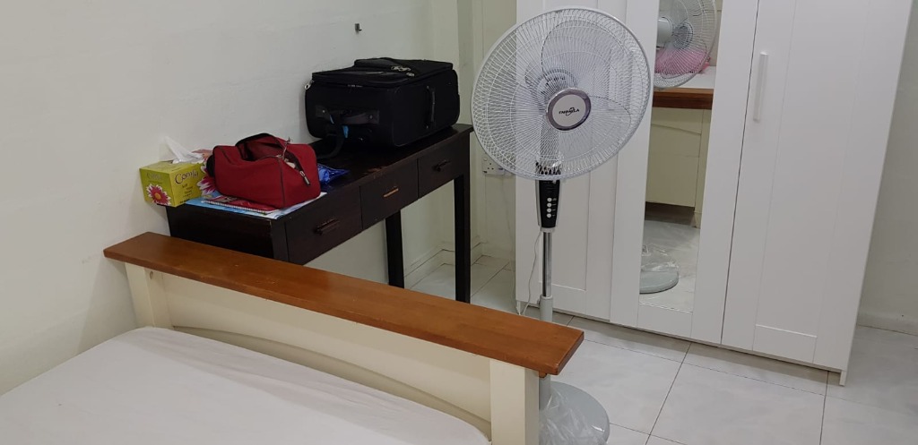 Common room at 96 commonwealth crescent for rent! Aircon wifi!