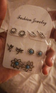 (Category: ) located in . Submitted by queenboutique (Listing ID 1005897766, Image 1). Description: .