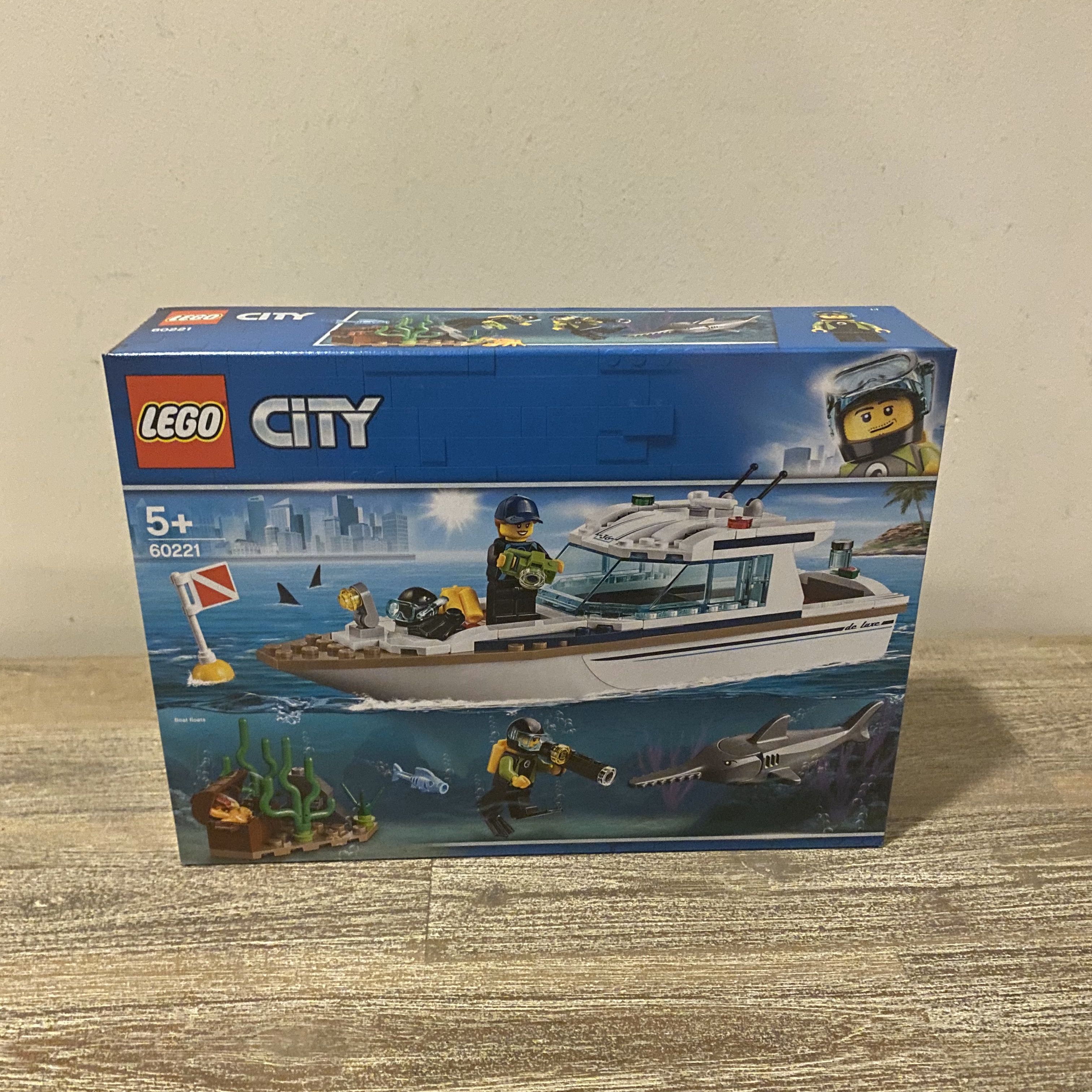 Lego diving yacht 2019 sales