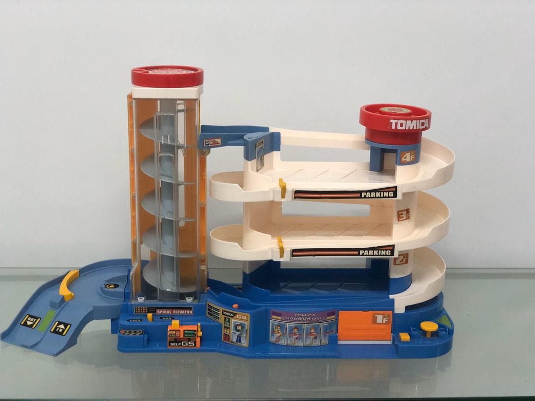 Tomica auto top parking garage