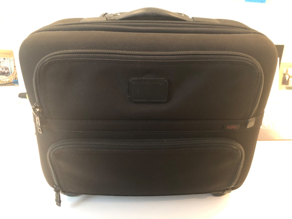 Tumi Alpha 2 luxury briefcase , 2 wheels, Men's Fashion, Bags ...