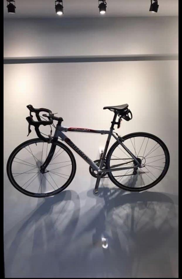 Cycloc super hero best sale wall mounted bike holder