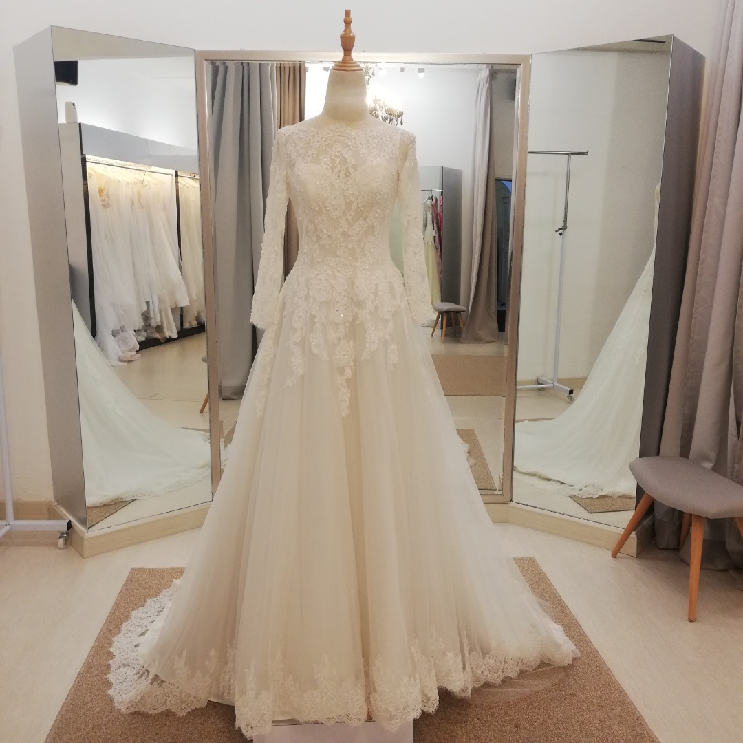 Muslim Wedding Dress Long Sleeve Women S Fashion Bridal Wear On Carousell