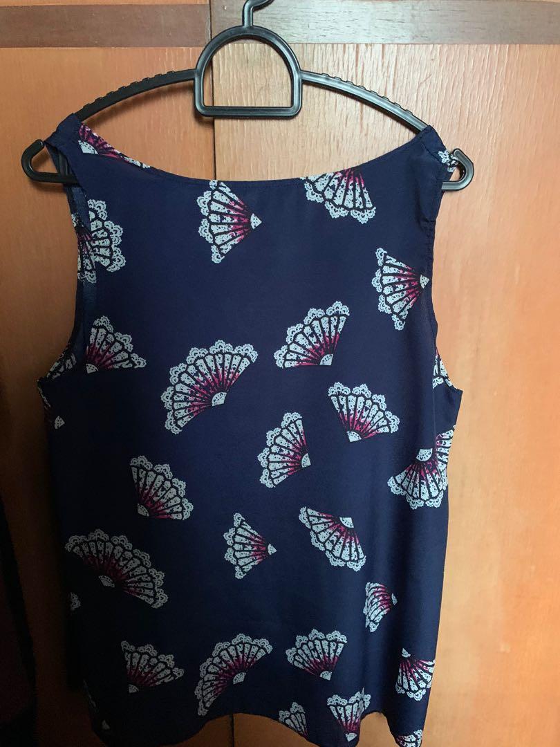Patterned top (Category: Blouses) located in Singapore. Submitted by 2020 (Listing ID 1005968202, Image 1). Description: .