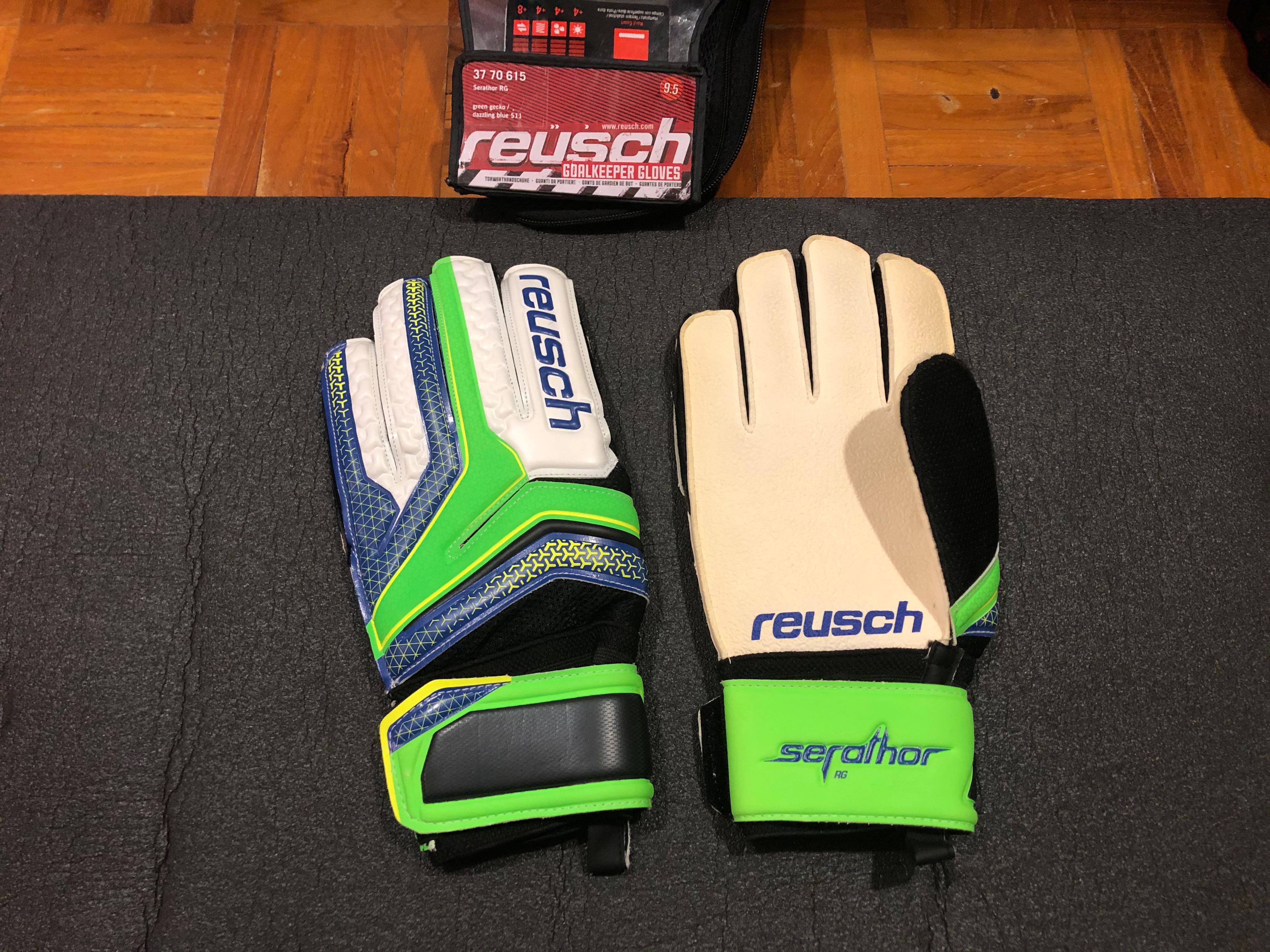 Reusch Serathor RG size 9.5 Goalkeeper Gloves