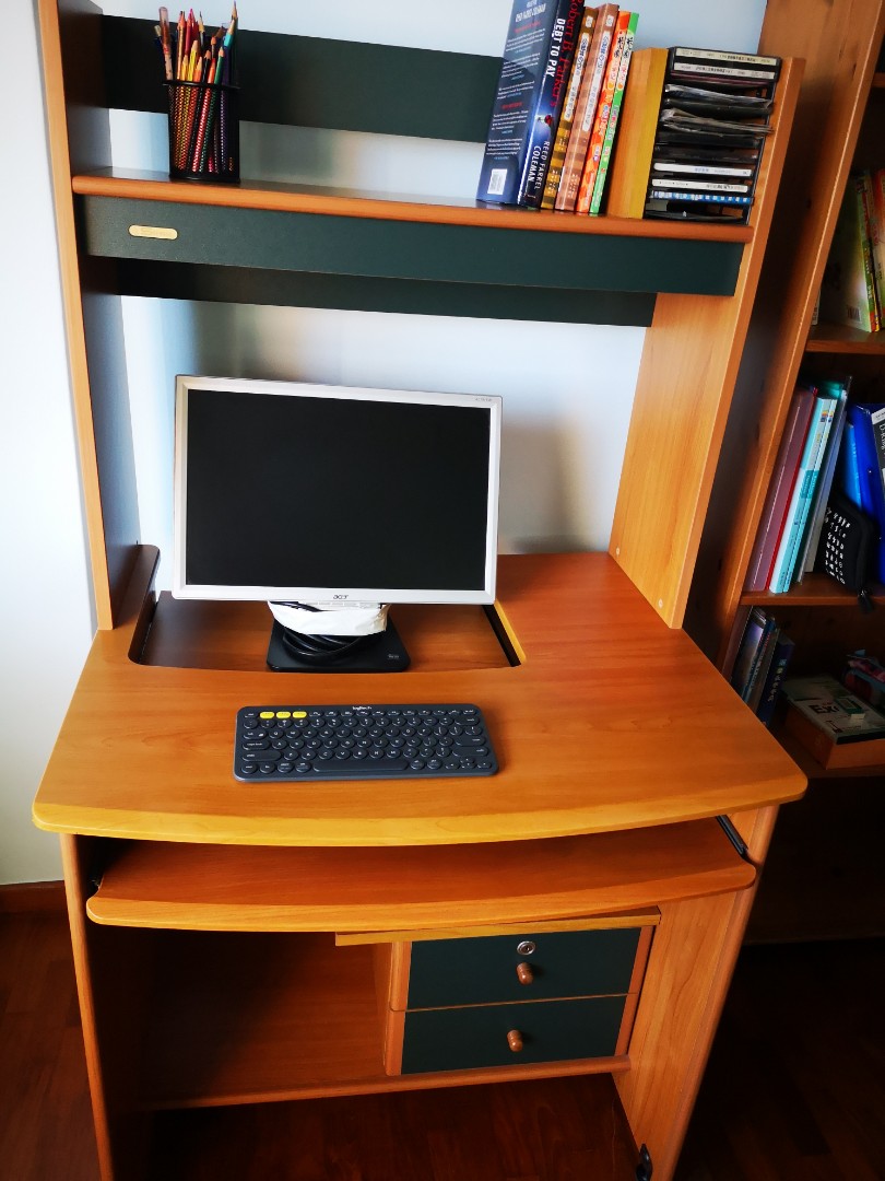 desktop computer table