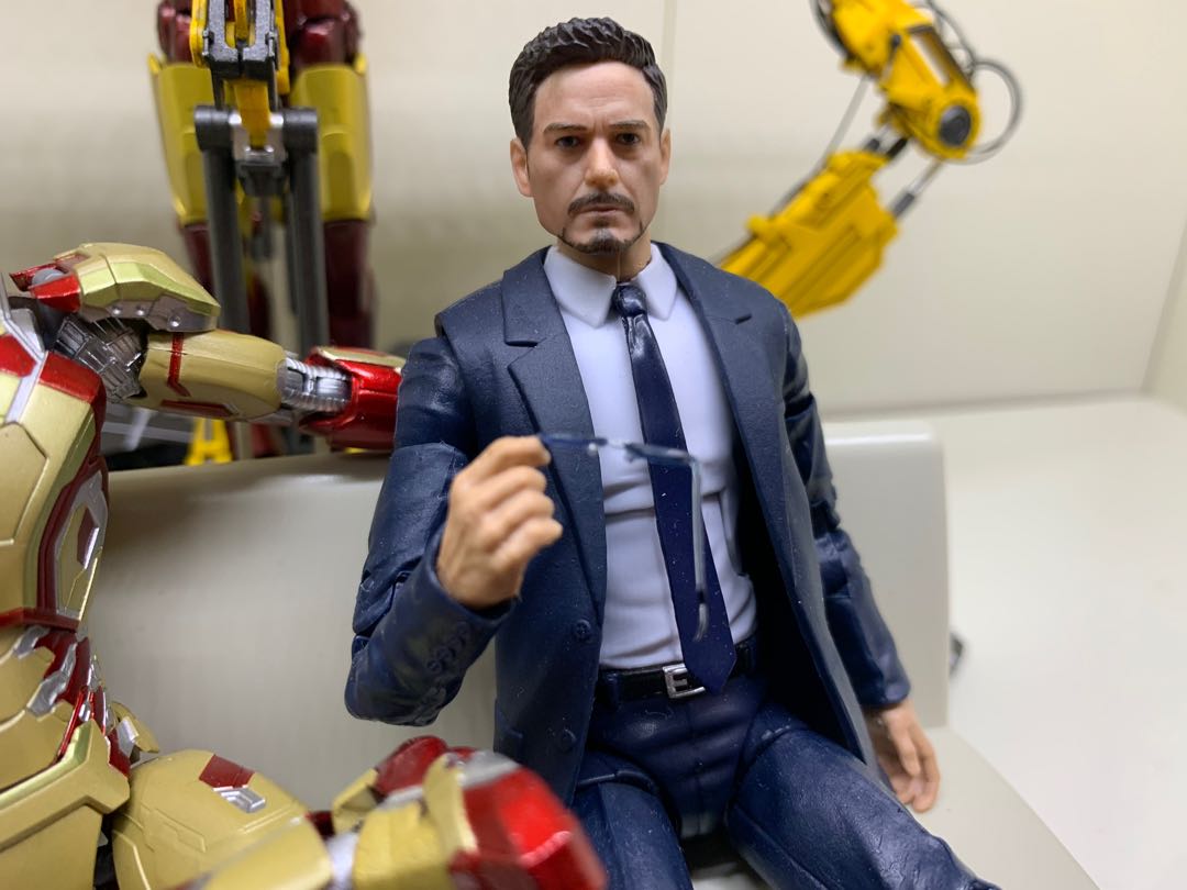 Marvel Legends MCU The First 10 Years Tony Stark Iron Man w Nota