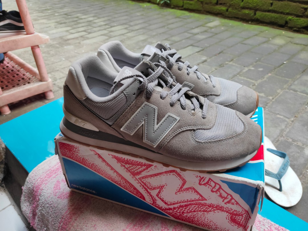 New Balance 574 Classic Original 43 Grey Gum Sole Fesyen Pria