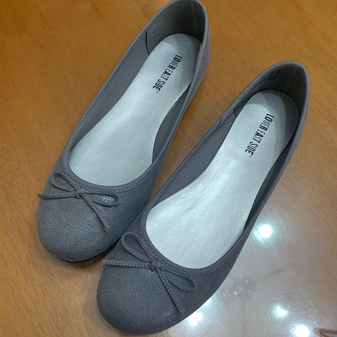 PLUS SIZE PAYLESS Lower East Side Flats Gray 9.5 Women s Fashion Footwear Flats Sandals on Carousell