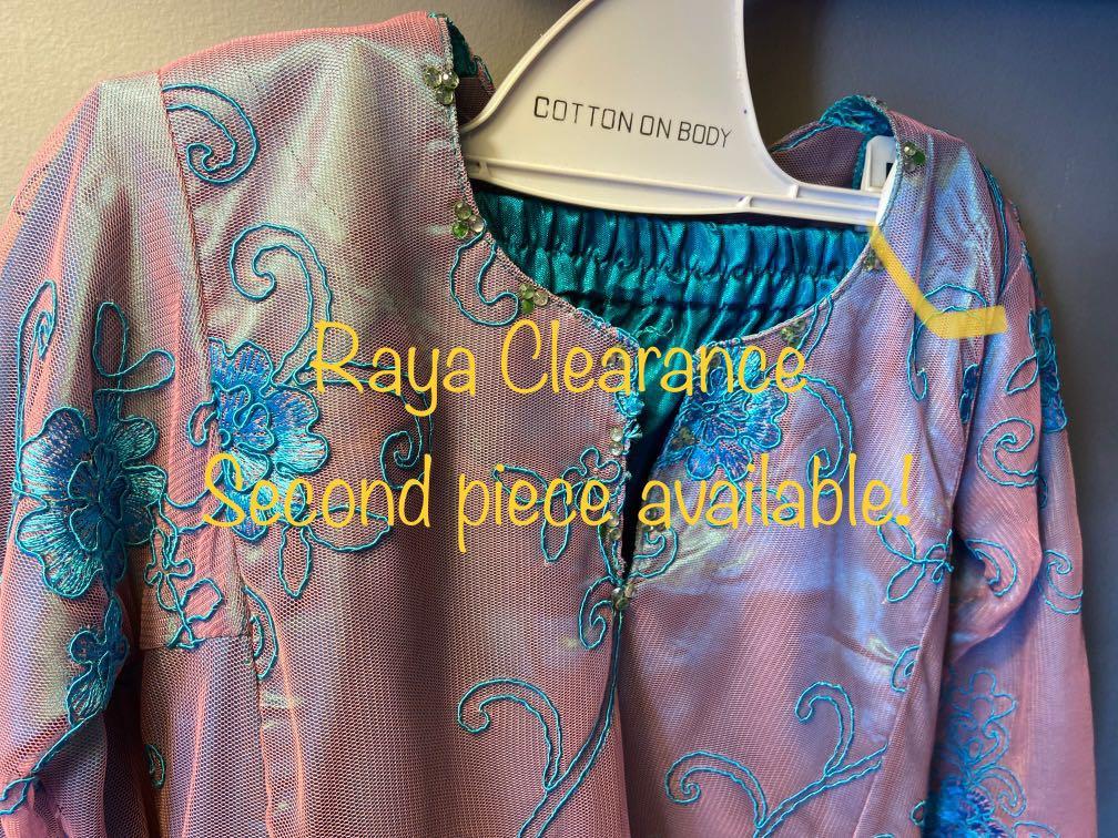 Preloved Beautiful Purple Turquoise Baju Kurung (Category: Babies & Kids Fashion) located in Singapore. Submitted by littlemakciks (Listing ID 1006341112, Image 1). Description: *LAST PIECE RAYA CLEARANCE* Preloved Beautiful purple with turquoise embroidery kurung set for girls aged 4-6 years old. Pit to pit 46cm, skirt 65cm length and waist 25cm stretchable..