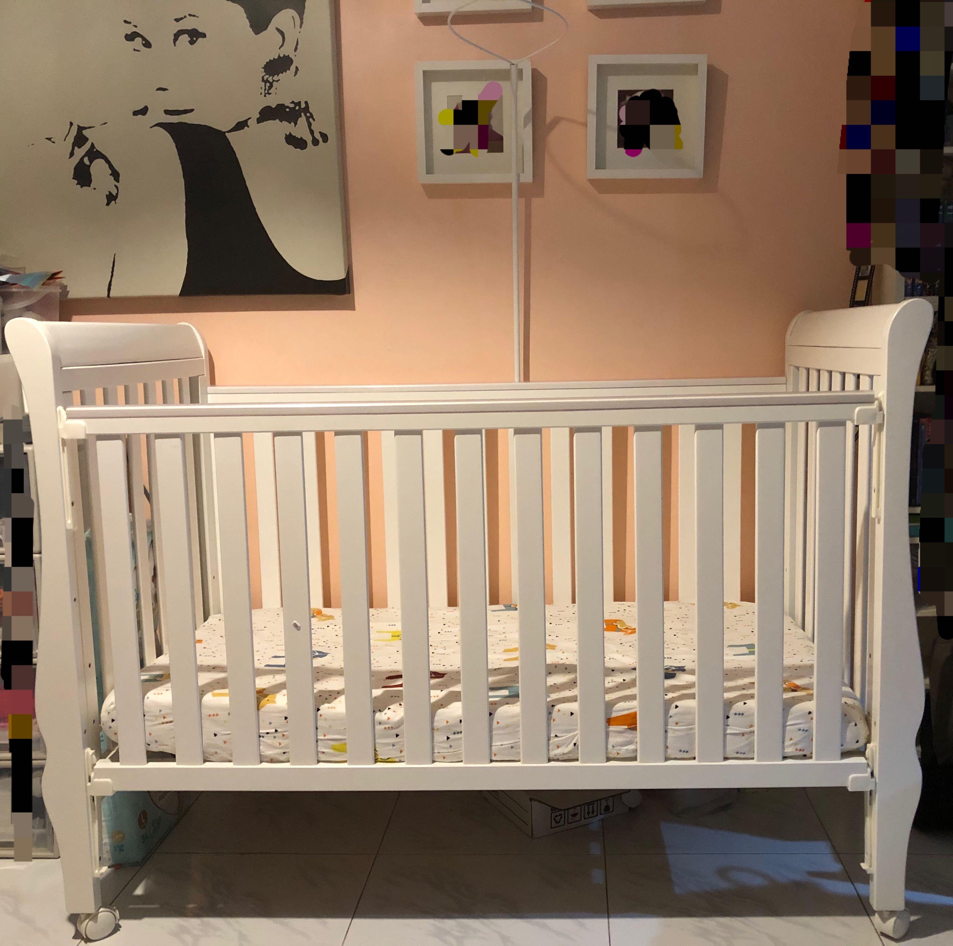 Happy Moment 4 in 1 baby cot excellent condition
