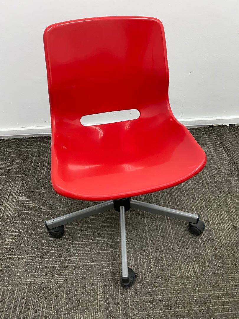 Ikea plastic 2025 chair with wheels
