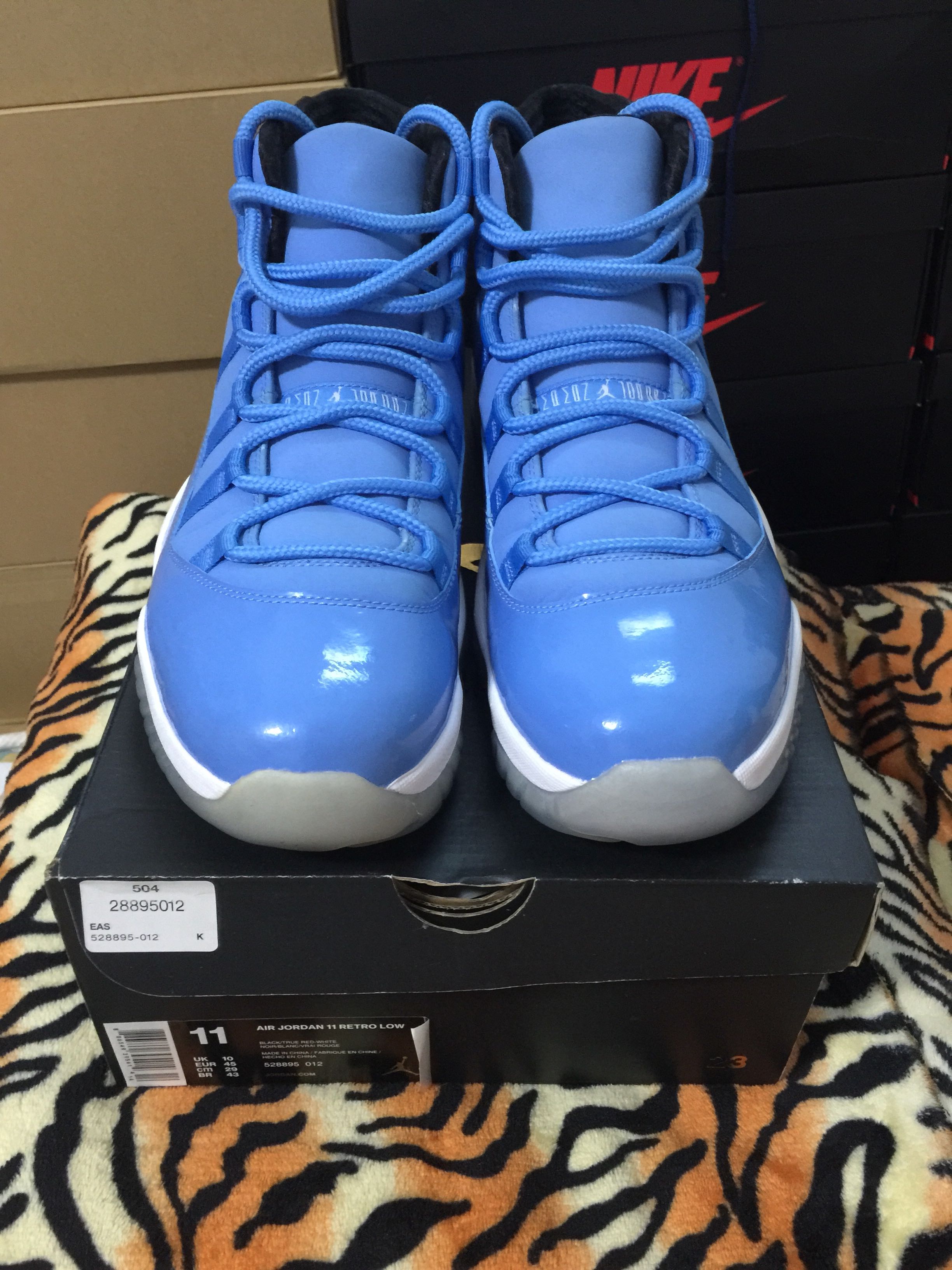Jordan 11 pantone online low