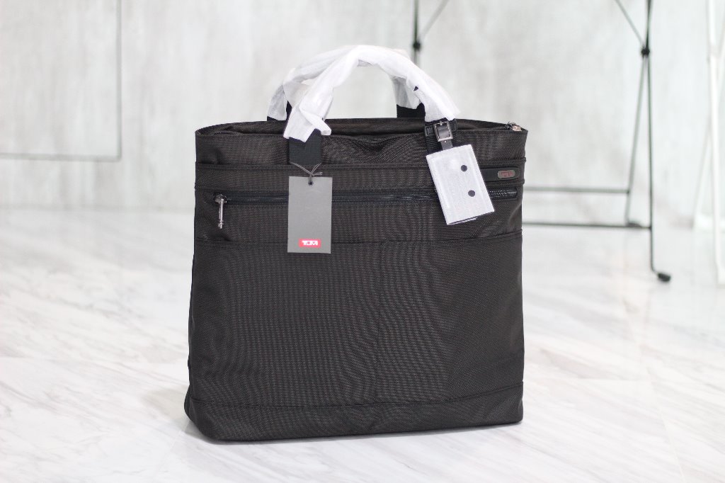 New in bag Tumi 223119D4 Companion Tote Men s Fashion Bags