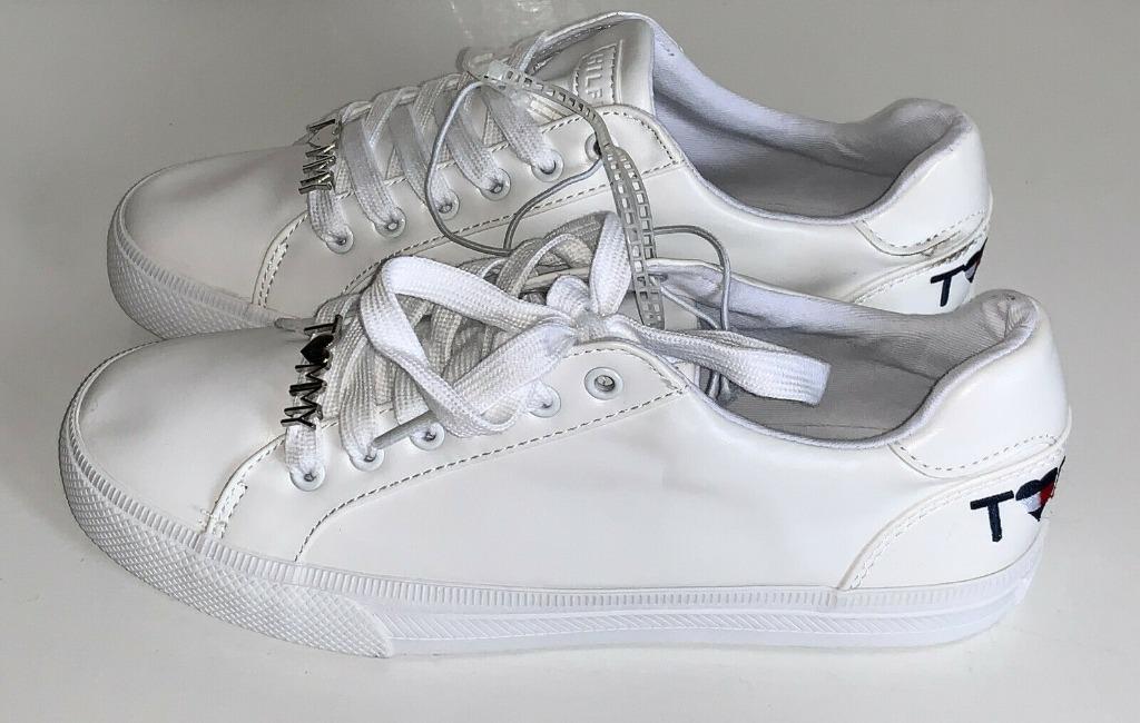 NEW TOMMY HILFIGER ALUNE WHITE LEATHER SILVER TONE SNEAKERS SHOES