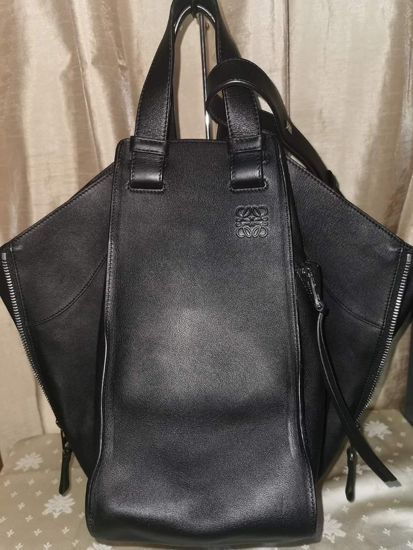 Orig Loewe Hammock Limited edition Bag (Category: Purses & Pouches) located in Manila. Submitted by donnabatching (Listing ID 1006505899, Image 1). Description: Limited edition Loewe Hammock calf skin Large size Rank A with authentication certificate.
