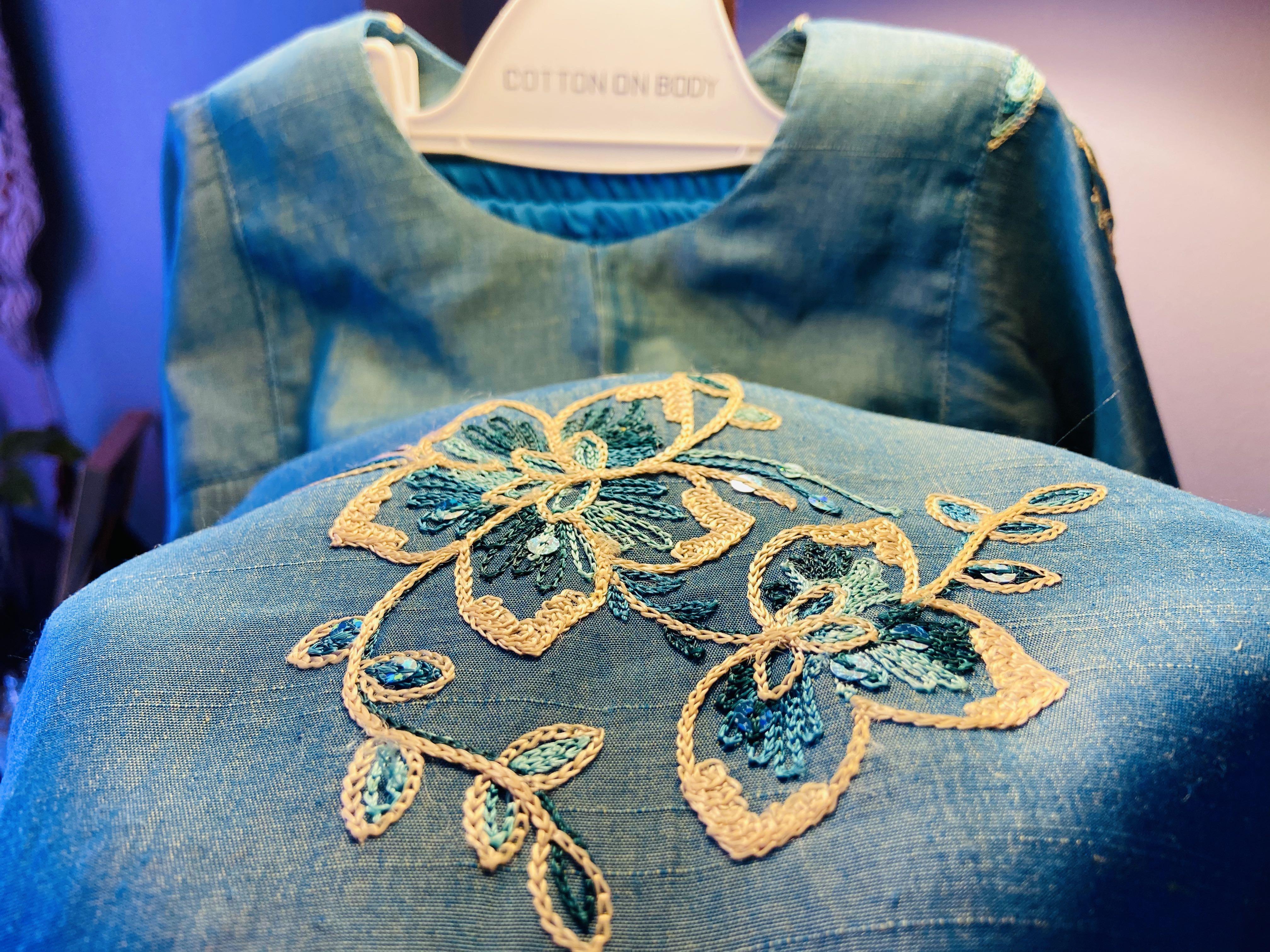 Preloved Dark Teal Baju Kurung (Category: Babies & Kids Fashion) located in Singapore. Submitted by littlemakciks (Listing ID 232694605, Image 1). Description: Preloved dark teal blueish baju kurung witb beautiful sequin flower design, suitable for 3-5yo dependable of body size. Pit to pit 33cm. Skirt waist 22cm stretchable up to 28cm with length 49cm.