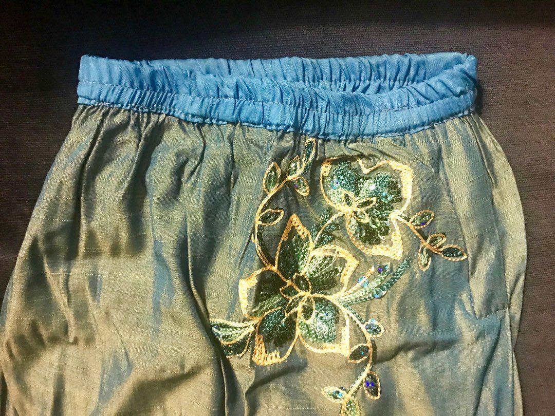 Preloved Dark Teal Baju Kurung (Category: Babies & Kids Fashion) located in Singapore. Submitted by littlemakciks (Listing ID 232694605, Image 2). Description: Preloved dark teal blueish baju kurung witb beautiful sequin flower design, suitable for 3-5yo dependable of body size. Pit to pit 33cm. Skirt waist 22cm stretchable up to 28cm with length 49cm.