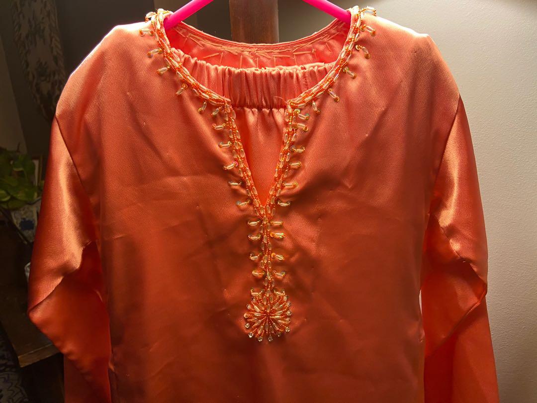 Preloved Orange Baju Kurung (Category: Babies & Kids Fashion) located in Singapore. Submitted by littlemakciks (Listing ID 1006551831, Image 3). Description: Preloved Orange Baju Kurung with crystal beadings design. Pit to pit 41cm. Skirt waist 27cm stretchable up to 36cm, skirt length 68cm.