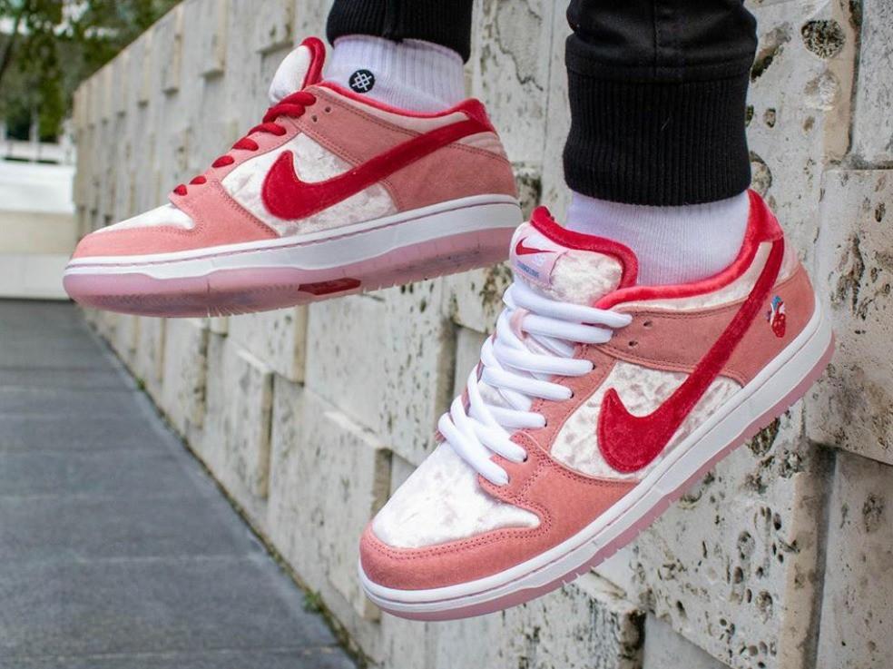 nike dunk low valentines day 24