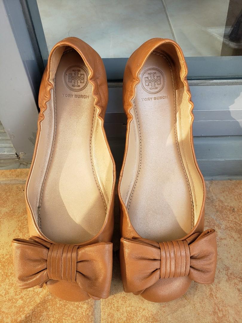 SELLING LOW!!! Tory Burch Divine Bow Ballet Flats in Tan, Women's Fashion,  Footwear, Flats & Sandals on Carousell