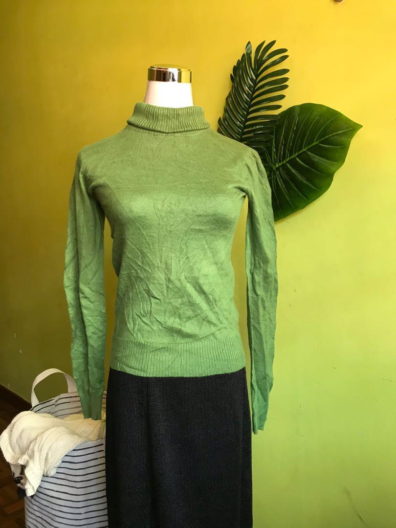 Turtle neck (Category: Sleeveless) located in Kuala Lumpur. Submitted by abdulbundle.my (Listing ID 1006535626, Image 1). Description: Condition 9/10 RM 20 free post/ ss+ 5.