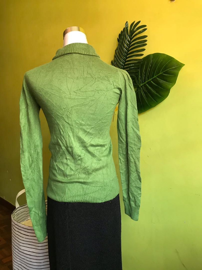 Turtle neck (Category: Sleeveless) located in Kuala Lumpur. Submitted by abdulbundle.my (Listing ID 1006535626, Image 2). Description: Condition 9/10 RM 20 free post/ ss+ 5.