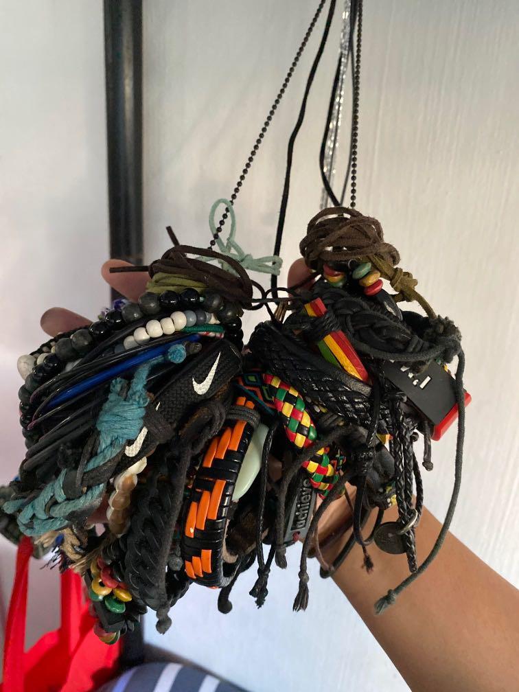 bracelets (Category: Jewelry) located in Singapore. Submitted by yahaya_01 (Listing ID 1006468949, Image 1). Description: Prices range from $2-$5 (Too many lazy to take individual pic) Chat for more pictures .