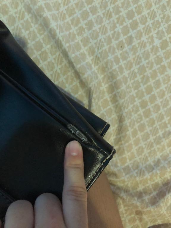 Black leather Hand Bag (Category: Tote Bags) located in Imus. Submitted by lyssaaa26 (Listing ID 1006789113, Image 3). Description: Selling my preloved hand bag. Used few times it’s fit in your office attire. ❤️ Medium Size - There has a small flaw, please check the third picture for your reference. MOP: BDO bank transfer. .