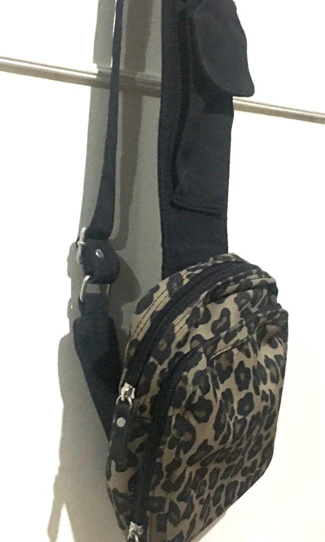 Camouflage Sling Bag (Category: Cross-body Bags) located in Quezon City. Submitted by declutter_project (Listing ID 1006719955, Image 2). Description: .