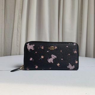 COACH 91743 新款女式拉鏈長夾 內置12個卡位 小狗圖案 可愛時尚 禮品盒包裝 附購證