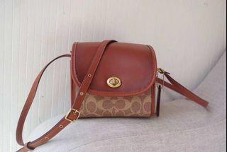 COACH M1981-144 單肩斜跨包 Lunchbox手包 小巧可愛 內裡全皮 時尚個性 附購證