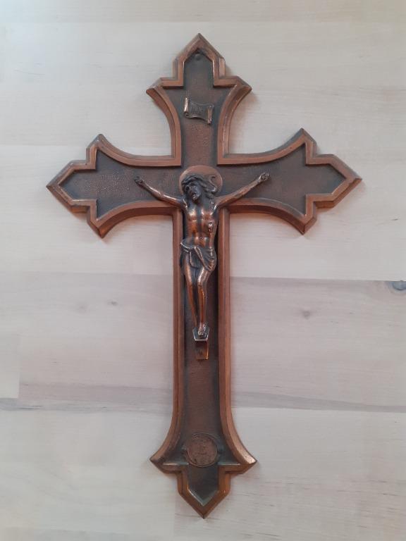 Copper Crucifix from Belgium (Category: Religious Items) located in Makati City. Submitted by donjuan_thegreat (Listing ID 1006755040, Image 1). Description: Item in very good vintage condition Made in Belgium as seen in markings Purchased item in Leuven, Belgium Crucifix is from Notre Dame de Montaigu located in the Flemish side of Belgium in the City of Monataigu-Zichem, which is also a famous Marian pilgrimage site in Belgium. Dimensions: L 37