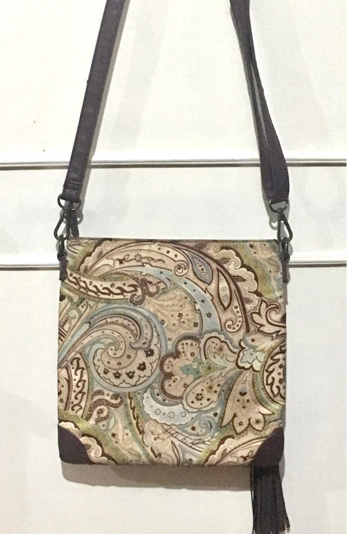 Gigihill Sling Bag (Category: Cross-body Bags) located in Quezon City. Submitted by declutter_project (Listing ID 1006727132, Image 3). Description: .