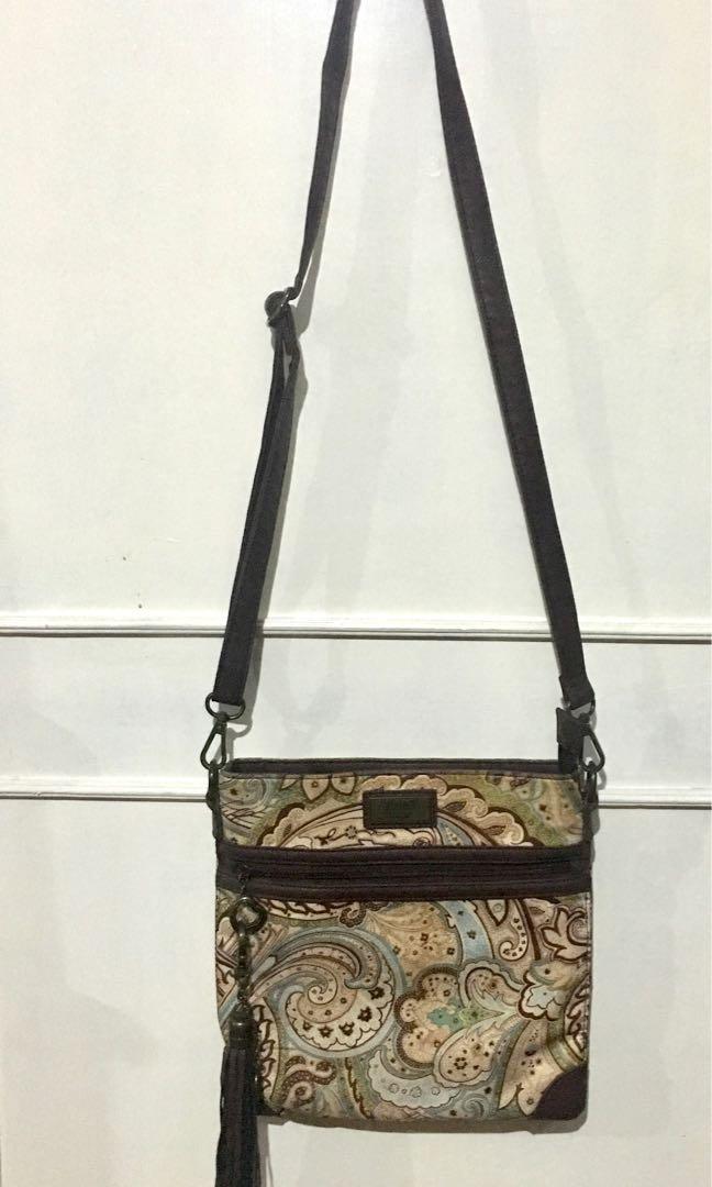 Gigihill Sling Bag (Category: Cross-body Bags) located in Quezon City. Submitted by declutter_project (Listing ID 1006727132, Image 2). Description: .