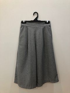 (Category: ) located in . Submitted by sellinglovedclothes (Listing ID 1006638857, Image 1). Description: .