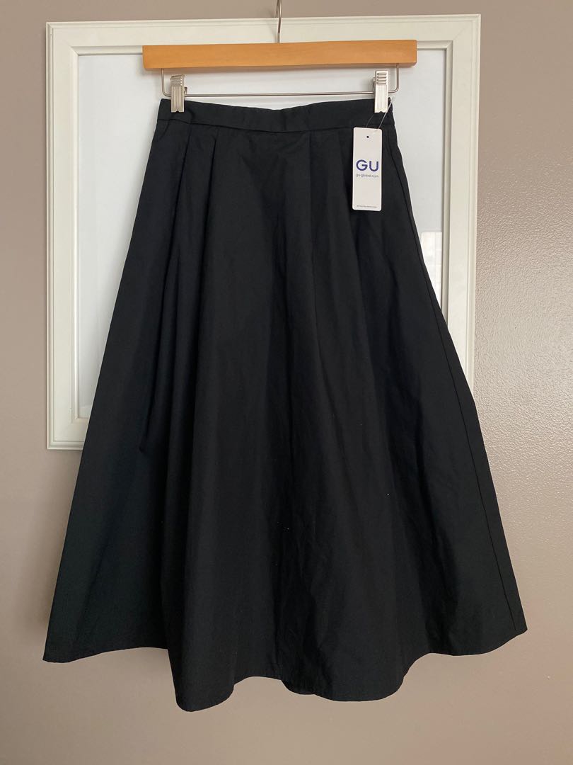 GU black midi skirt, Women's Fashion, Bottoms, Skirts on Carousell