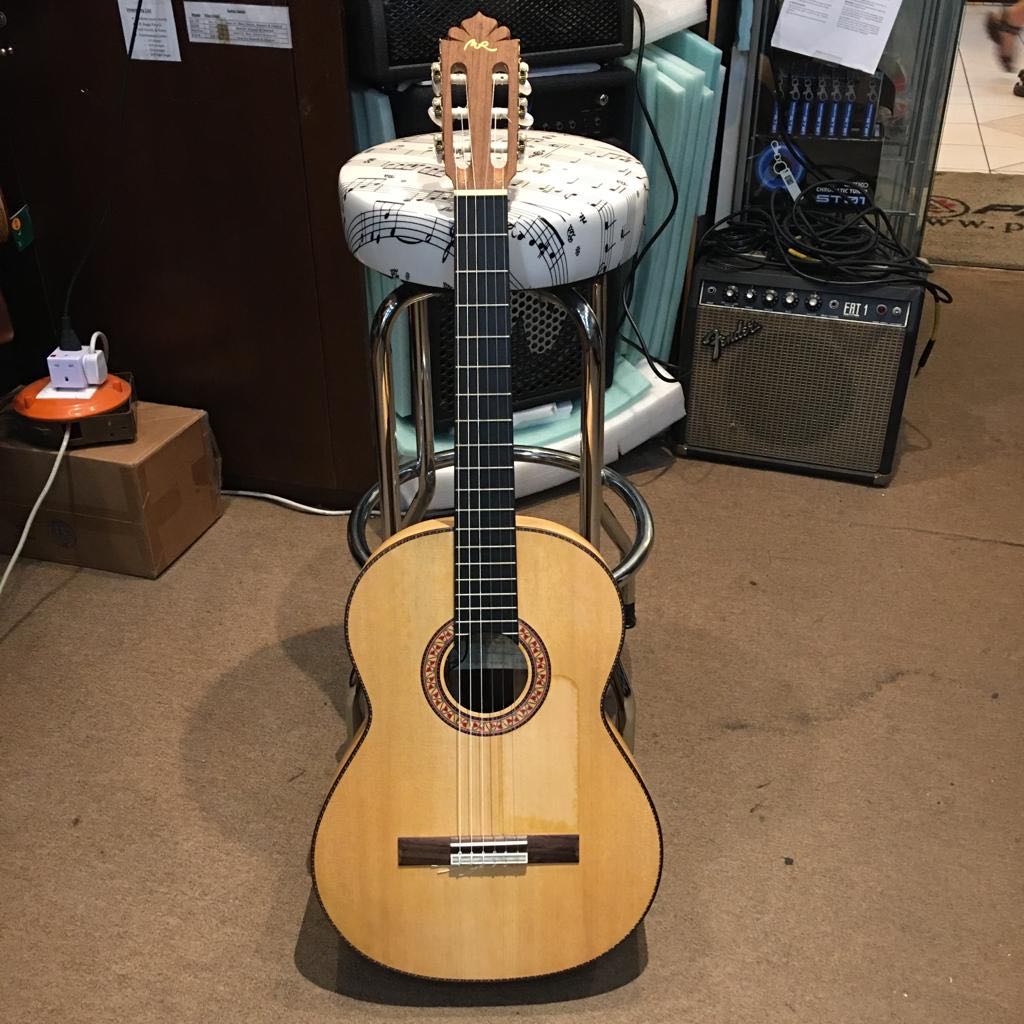 Manuel rodriguez sales flamenco guitars