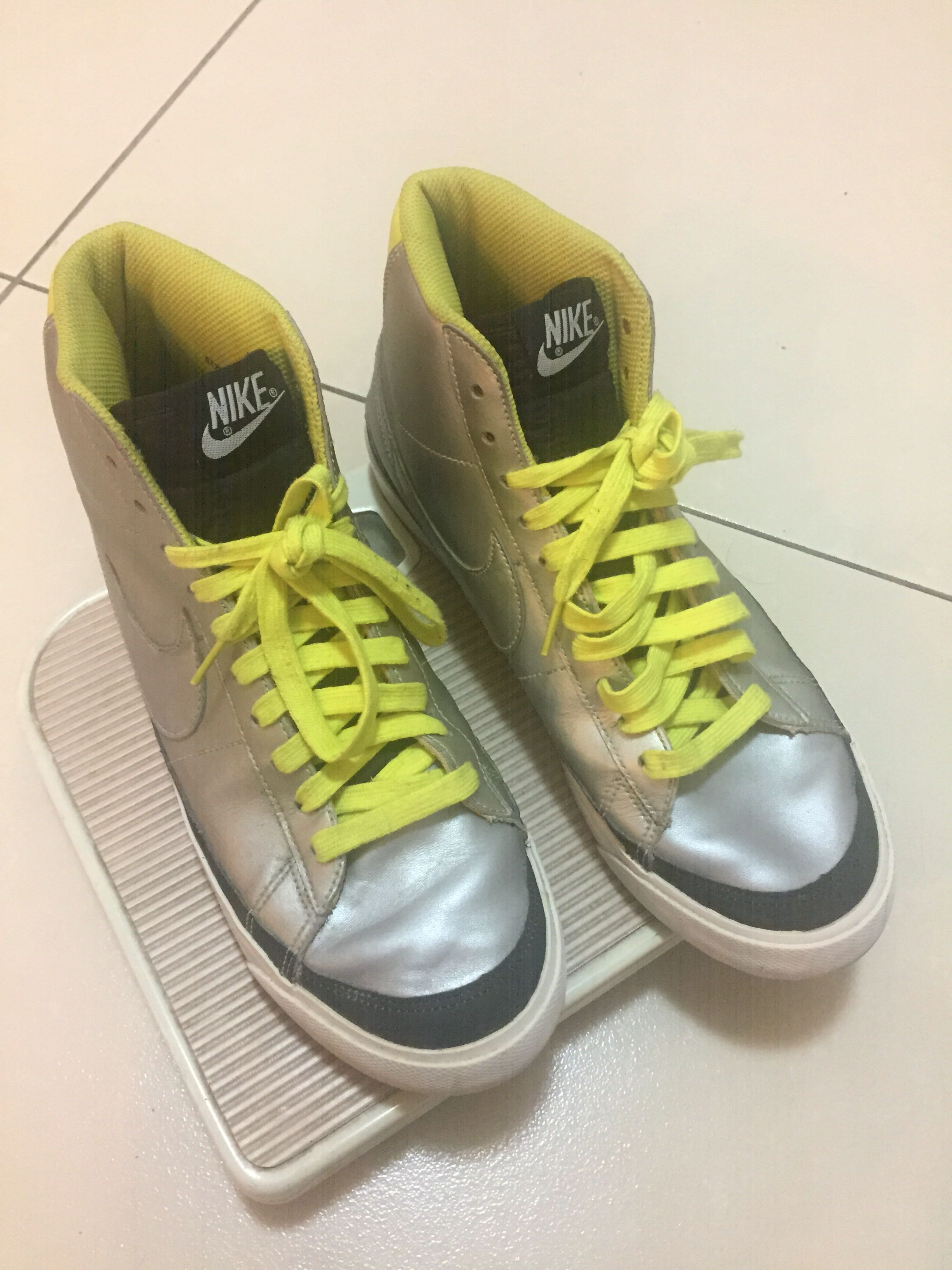 nike high cut shoes