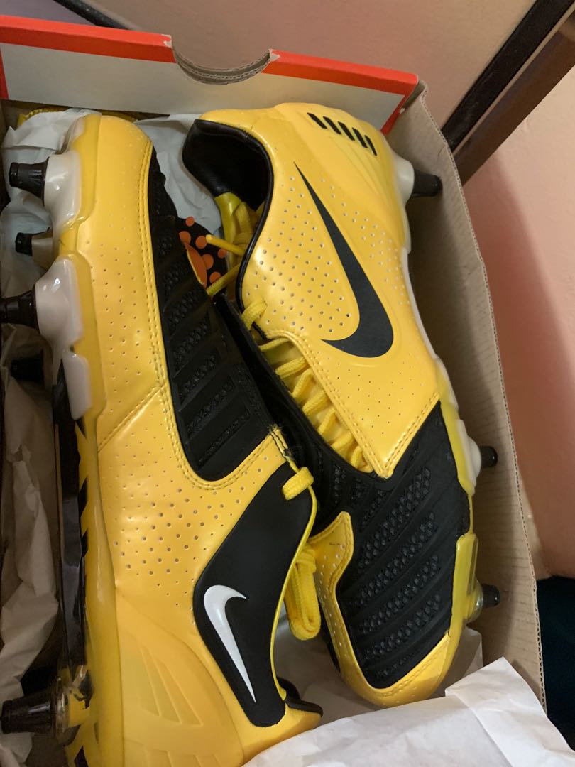 Gold t90 discount football boots