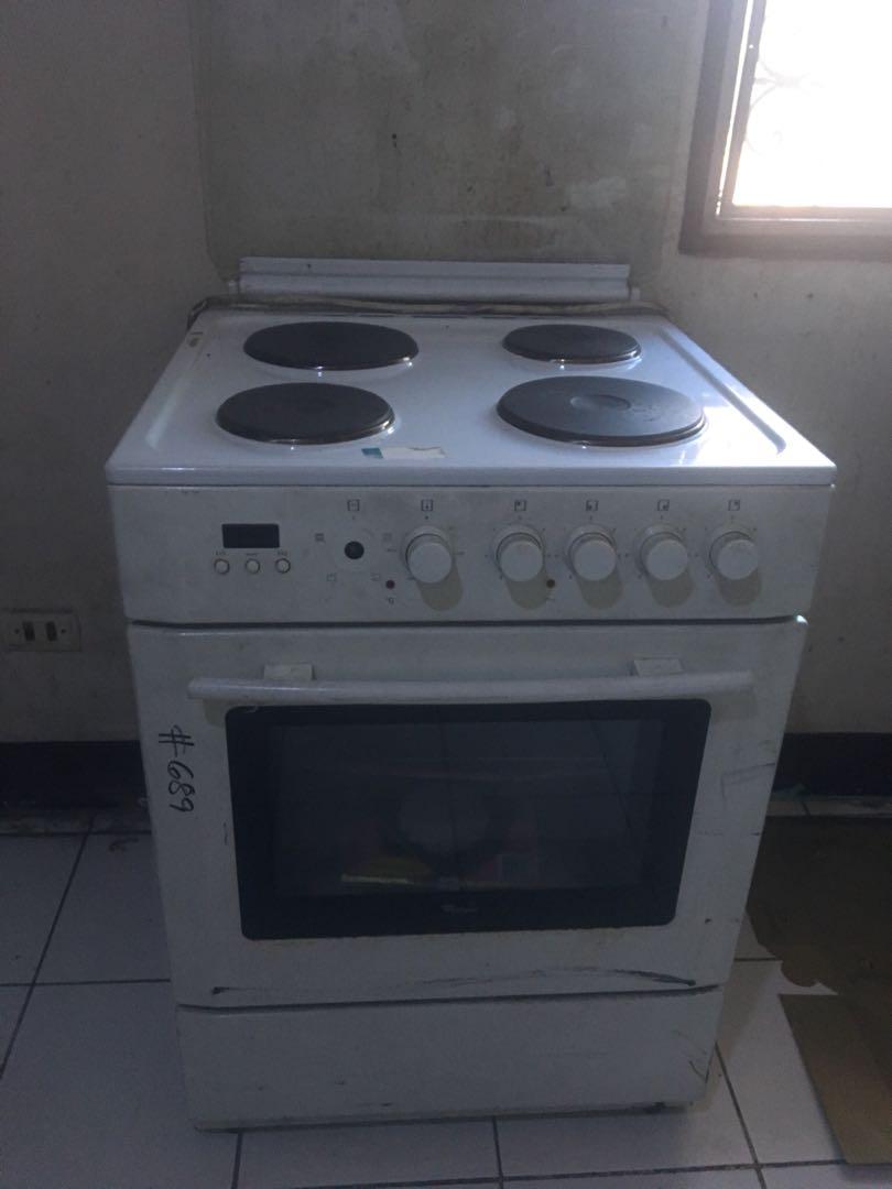 Ovens /Electric range (Category: Cookware & Accessories) located in Paranaque City. Submitted by mrsmarypoppins (Listing ID 1006616305, Image 1). Description: Electric range 110 volts .