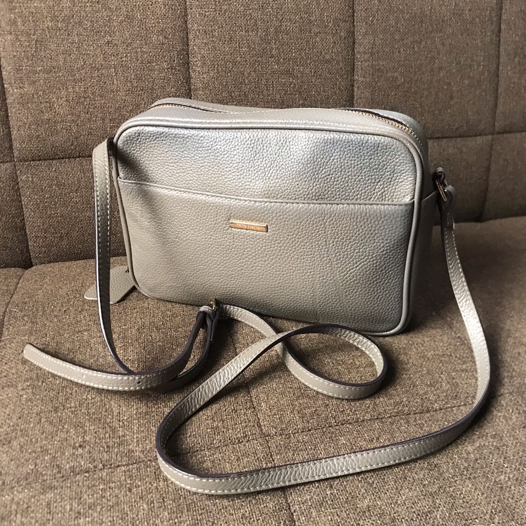 Della stella shop sling bag
