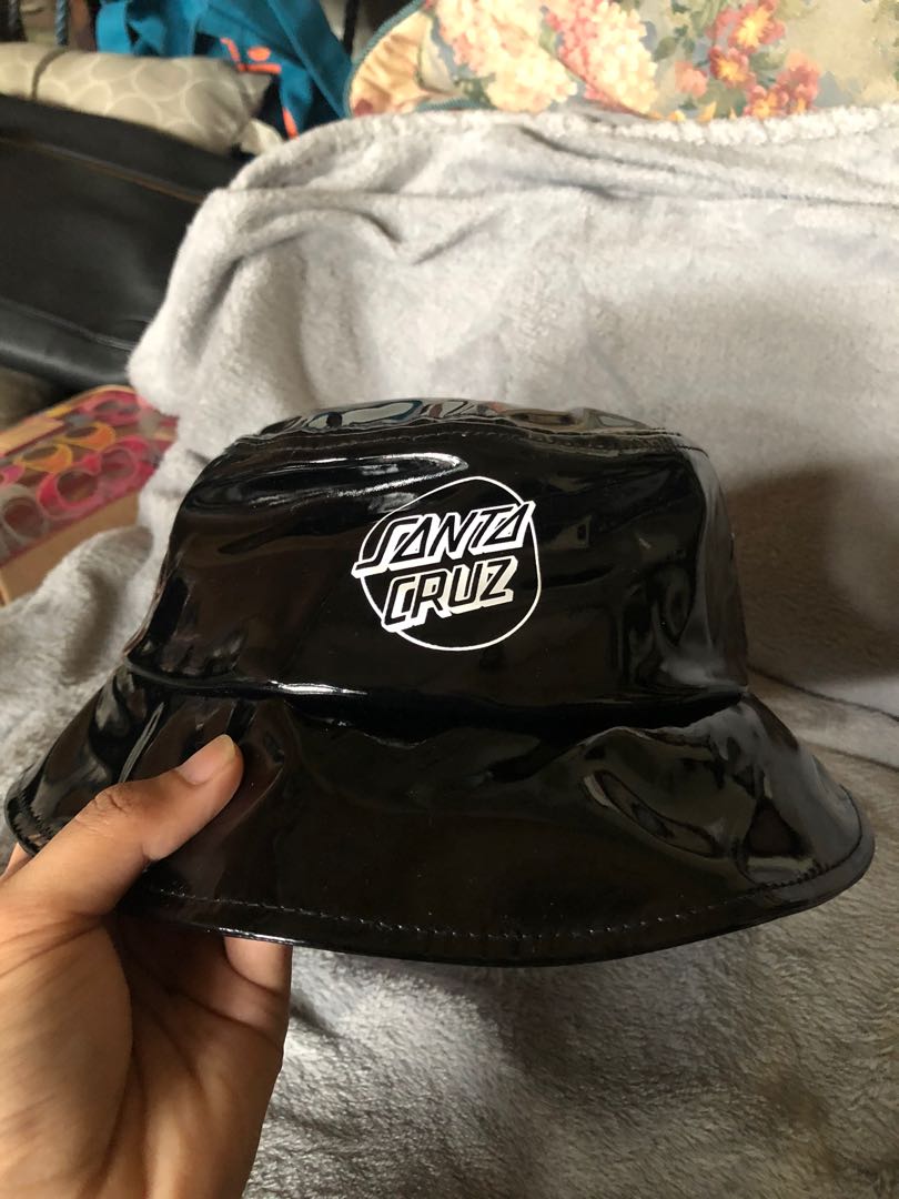 Santa Cruz bucket hat, Men's Fashion 